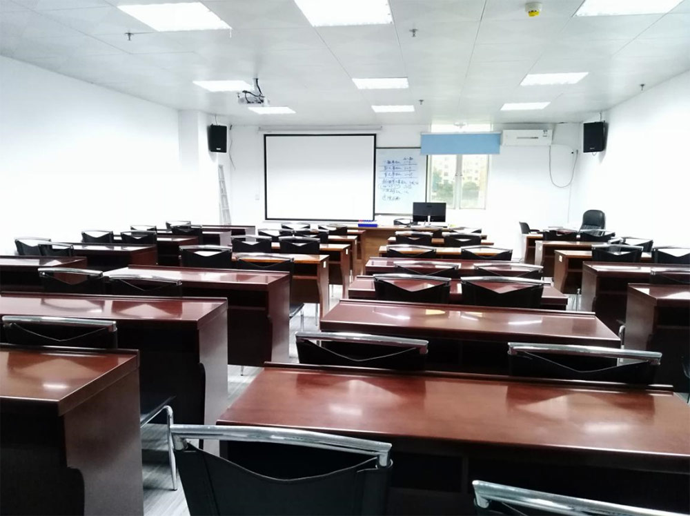 教学教室.jpg 教学教室.jpg
